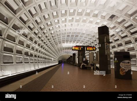 Foggy Bottom Metro station platform, part of the Washington D.C. metro system Stock Photo - Alamy