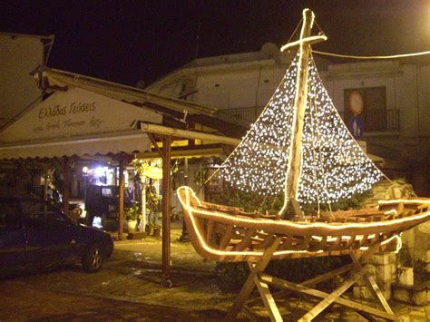 Greeker Than The Greeks: Greek Christmas Customs & Traditions: Christmas Boat Karavaki