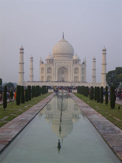 Reflection of the Taj Mahal | GoUNESCO | Go UNESCO