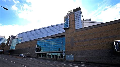 Manchester Arena: Councillors approve new safety licence - BBC News