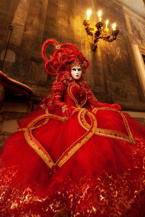 20 Photos That Will Inspire You To Attend Carnival In Venice, Italy ...