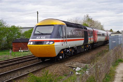 Class 43 (43 102) HST-125 Intercity in Swallow livery, Att… | Flickr