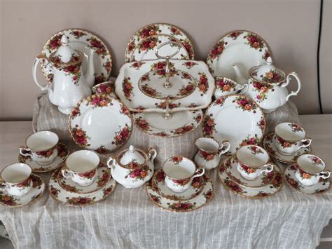 Royal Albert - Fine bone china (31) - Fine bone china - Catawiki