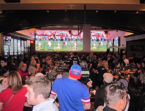 The 8 best sports bars in Boston for March Madness | Sports bar, Fun sports, Beer bar design