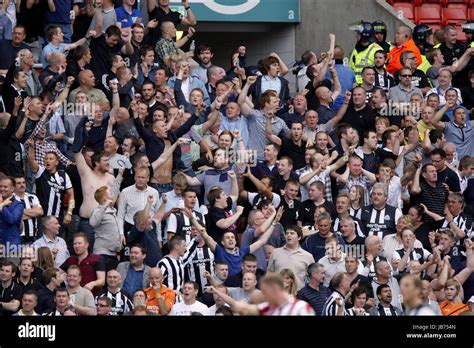 HAPPY NEWCASTLE FANS SUNDERLAND V NEWCASTLE STADIUM OF LIGHT SUNDERLAND ENGLAND 20 August 2011 ...