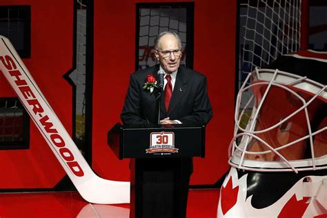 Hall of Fame hockey broadcaster Mike Emrick retires after 50 years