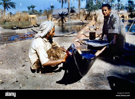 Iraq Marsh Arabs Building A Boat Stock Photo - Alamy