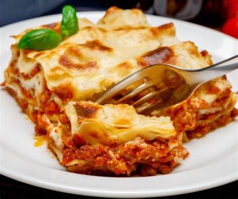 Olive Garden Lasagna Classico Review - Fast Food Menu Prices