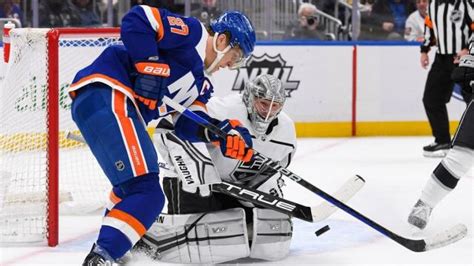 Islanders' comeback falls short in 3-2 loss to Kings