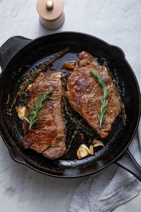 Cast Iron Skillet Steak {Juicy Easy Recipe} - FeelGoodFoodie