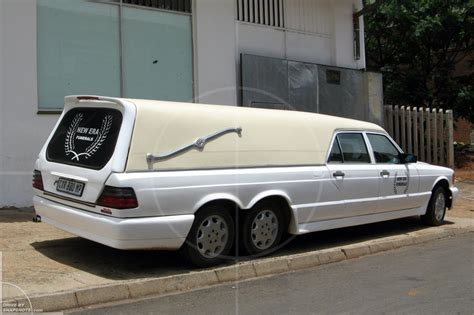 Mercedes-Benz W126 | Limousine hearse with six wheels | Drive-by Snapshots