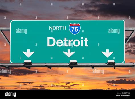 Detroit Michigan Interstate 75 north highway sign with sunrise sky Stock Photo - Alamy