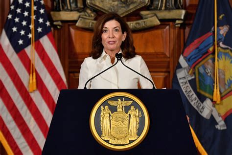 Kathy Hochul to Drop New York's Mask Mandate