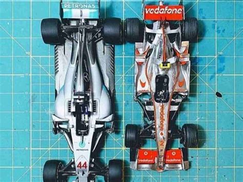 A length comparison between a two F1 cars from different decades