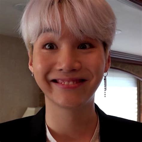 Pin de Cata😜 en BTS | Caras de memes, Bts memes caras, Fotos de suga