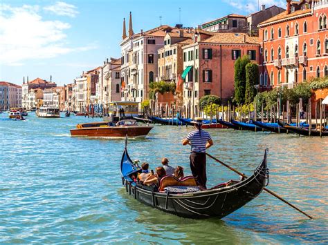 Hiring a Gondola in Venice: What You Need to Know - City Wonders