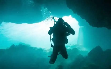 What is Cave Diving? Guide For Exploring Underwater Caves