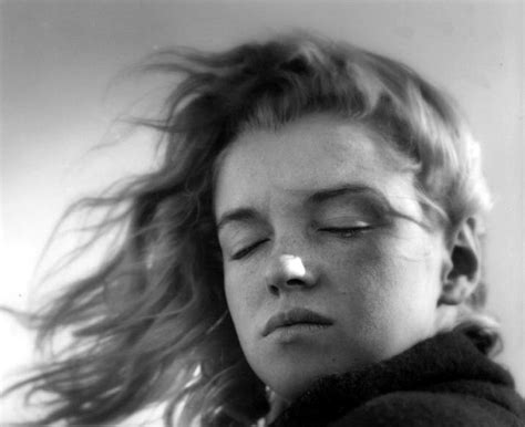 Portrait of 19-year-old Norma Jean, later known as Marilyn Monroe in 1945 Marylin Monroe, Joven ...