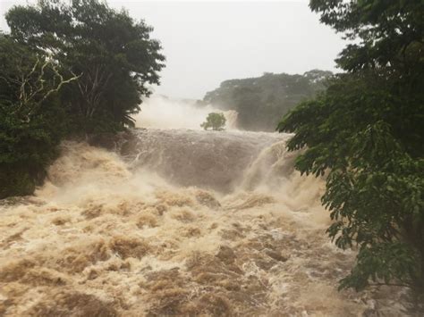 Hurricane Wreaking Havoc On Hawaii—Lack Of Shelters - Signs Of The Last ...