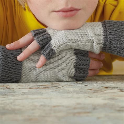 Child’s Fingerless Gloves | Knitting Patterns | Let's Knit Magazine