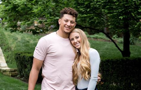 Patrick Mahomes' Girlfriend Brittany Matthews Drops Bikini Pics on ...