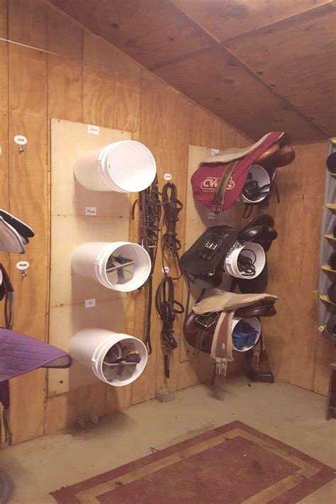 idée de rangement pour la sellerie in 2020 | Tack room, Horse tack rooms, Diy horse barn