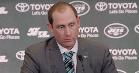 Adam Gase's bizarre facial expressions during his Jets introductory ...