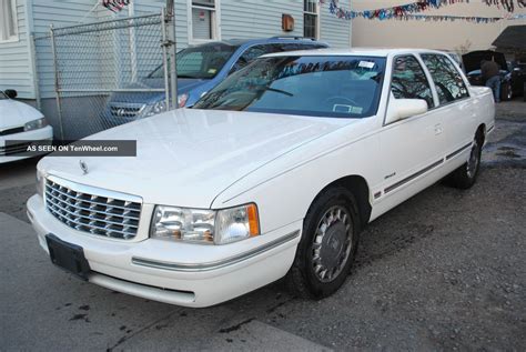 1999 Cadillac Deville Base Sedan 4 - Door 4. 6l