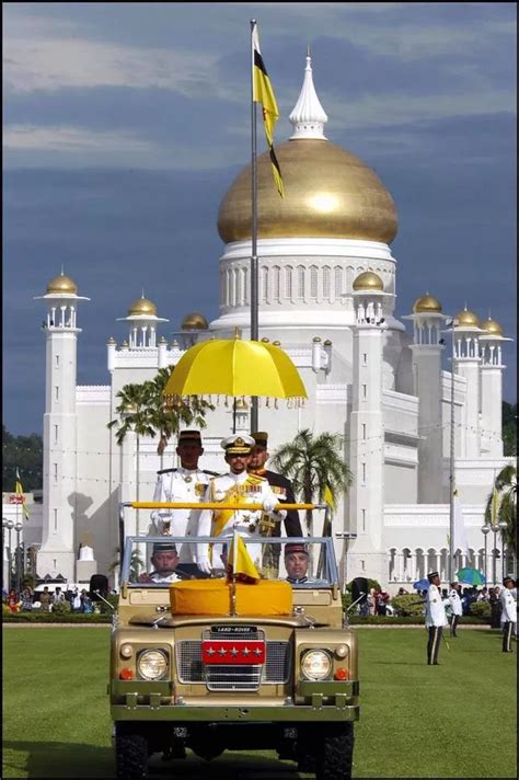 Sultan of Brunei's lavish lifestyle including 7,000 luxury cars and golden jet - I Know All News