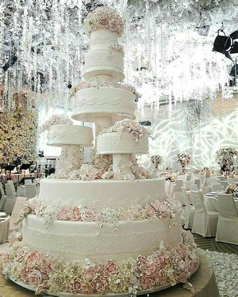 Pin by Linn Jean on Wedding Cakes | Large wedding cakes, Huge wedding ...