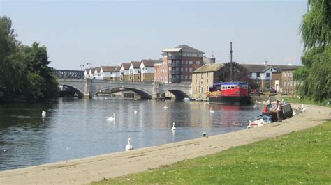 Peterborough city centre to get new 'distinctive' look - BBC News