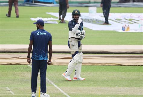 Shakib Al Hasan gets ready for practice | ESPNcricinfo.com