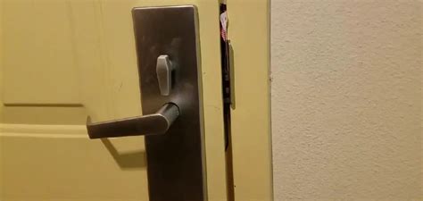 How to Open Hotel Door Latch | Easy Process (2024)