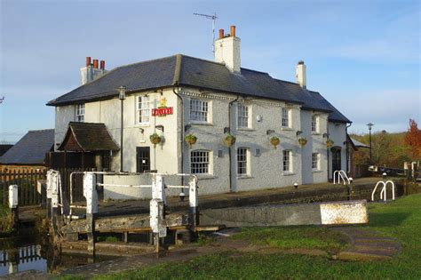 Grove Lock © Stephen McKay cc-by-sa/2.0 :: Geograph Britain and Ireland