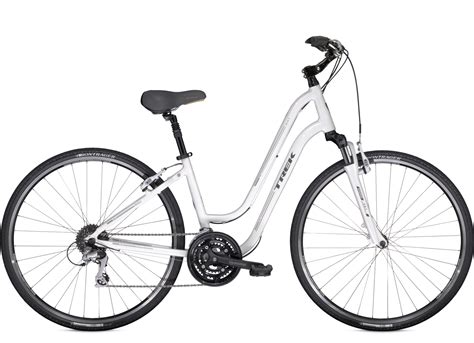 2013 Trek Verve 3 WSD - in white, perfect for pairing with girlie colored bike accessories ...