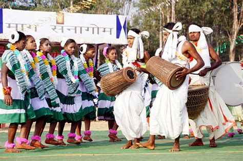 Oraon 부족의 한 전형적인 민속 무용 사람들에 대한 스톡 사진 및 기타 이미지 - 사람들, 사진-이미지, 수평 구성 - iStock