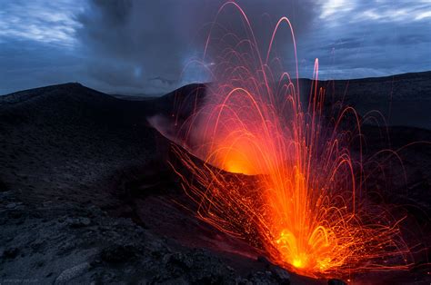 Alive, powerful and definitely unsafe - Yasur volcano, Vanuatu. [1920x1272] [OC] : EarthPorn