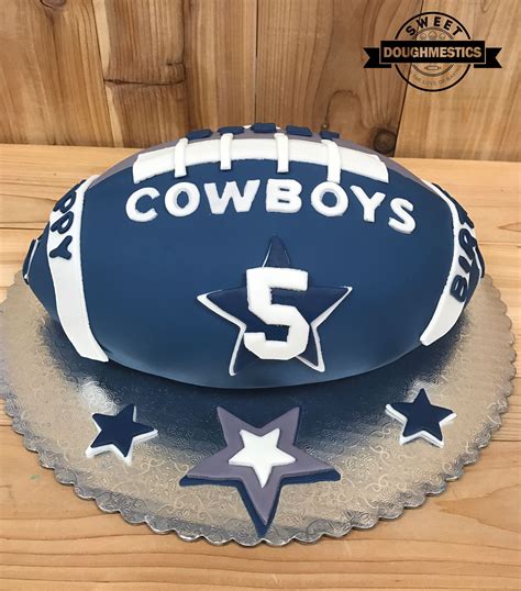 Dallas Cowboys Football cake by Sweet Doughmestics | Dallas cowboys cake, Cowboy cakes, Football ...