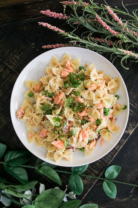 Simple and delicious smoked salmon pasta without cream - Who Noms