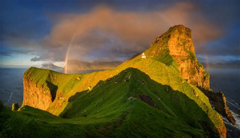 Kallur Lighthouse on Kalsoy Island | Local Tour Guide | Guide to Faroe Islands : Guide to Faroe ...