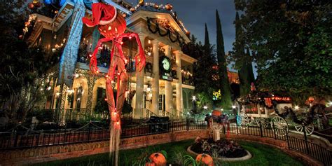 2016 Haunted Mansion Holiday Gingerbread House at Disneyland Park | Mickey News