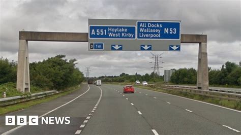 Body found on M53 motorway reservation - BBC News