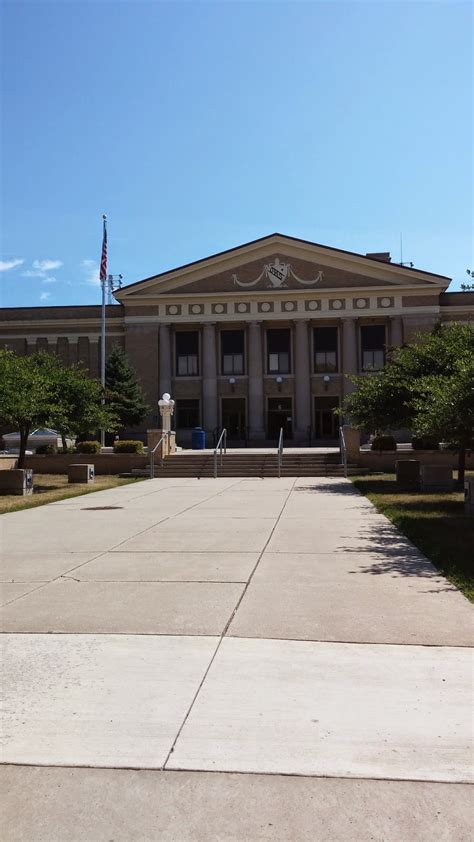 The Adventures of Blogger Mike: Owatonna Senior High School (Part 3) - "Angus" Filming Location ...