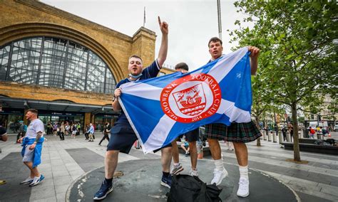 In Pictures: Tartan Army arrives in London