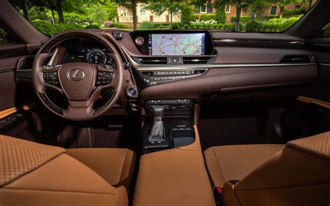 Lexus ES 300h 2019 | SUV Drive