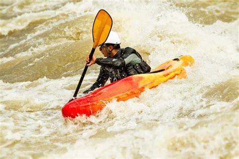 How Dangerous Is Kayaking (TIPS) - Adventure Genesis