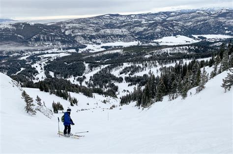 Why you need to ski Bridger Bowl - look about lindsey | travel and lifestyle blog