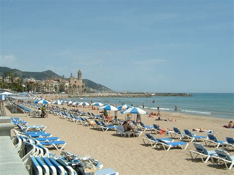 File:Beach Sitges Spain.jpg - Wikipedia