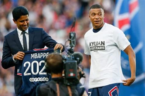 Official: PSG announces that Kylian Mbappé has signed a new contract