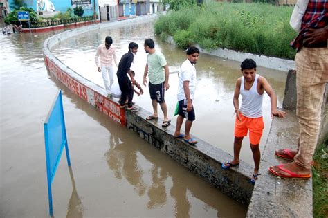 Downpour brings deluge to several Sonepat areas - Hindustan Times